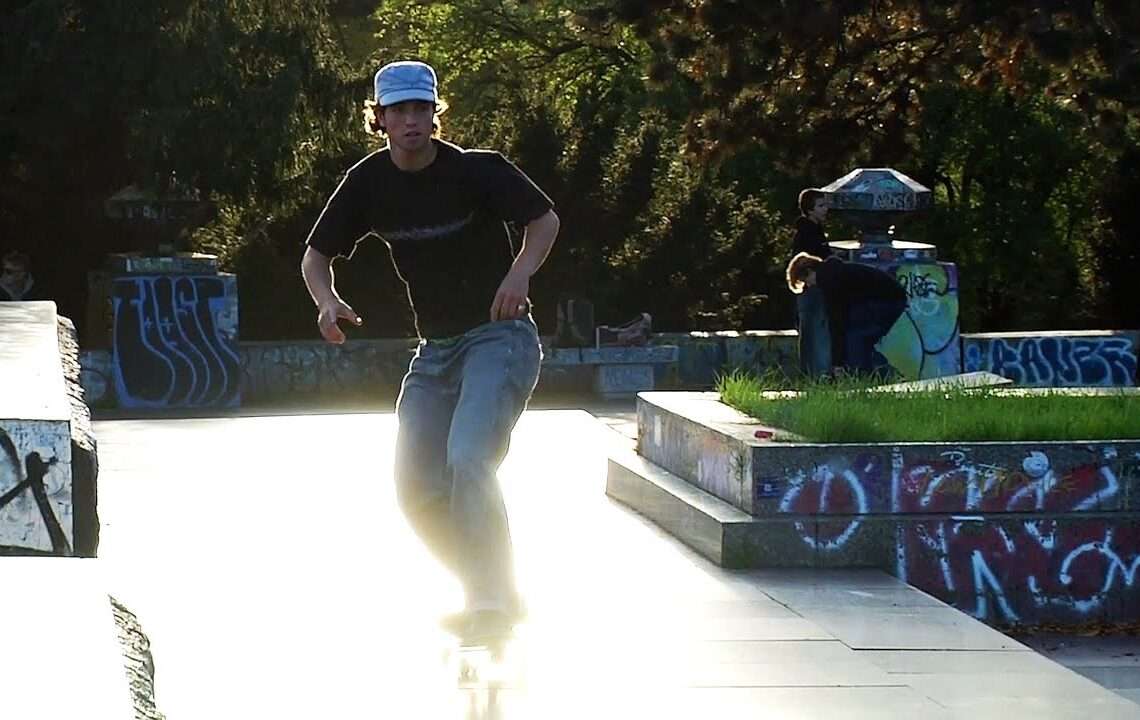 FREEDOM PLAZA - YARDSALE